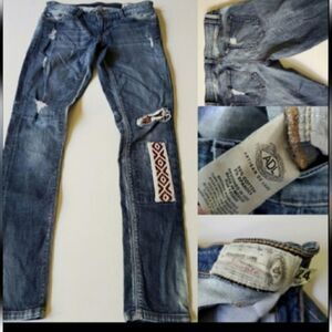 FREE PEOPLE ADL ARTISAN DE LUXE Boho embroidered Patchwork festival Art JEANS 24